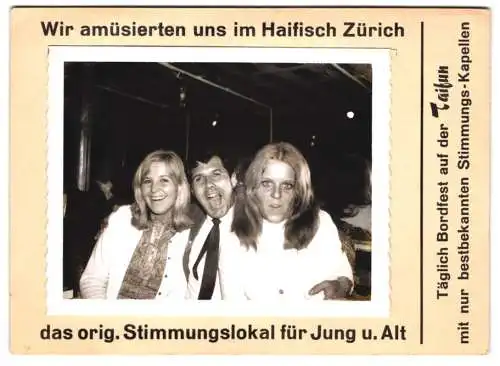 3 Fotografien Taifun, Ansicht Zürich, Stimmungslokal Haifisch, Mühlgasse 3 /5, Mann mit zwei jungen Frauen beim Feiern