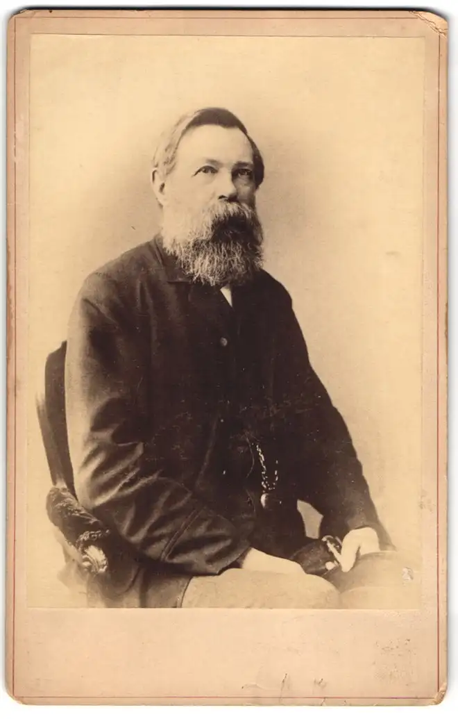 Fotografie unbekannter Fotograf und Ort, Portrait Friedrich Engels, kommunistischer Revolutionär, Freund von Karl Marx 0