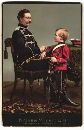 Fotografie unbekannter Fotograf und Ort, Kaiser Wilhelm II. mit seinem Sohn Kronprinz Friedrich Wilhelm in Uniform