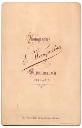 Fotografie E. Weingartner, Waldmichelbach i. O., Ansicht Siedelsbrunn, Herren an der Ruine der Wallfahrtskirche