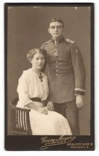 Fotografie Georg Meyer, Braunschweig, junger Uffz. in Uniform Art.-Rgt. 46 mit Orden Eisernes Kreuz