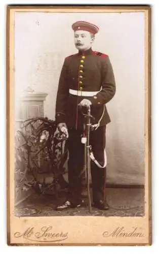 Fotografie M. Sweers, Minden i. W., Soldat in Uniform Rgt. 23 mit Säbel, Handkoloriert