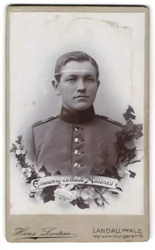 Fotografie Hans Lacher, Landau / Pfalz, Soldat in Uniform Rgt. 18, Passepartout