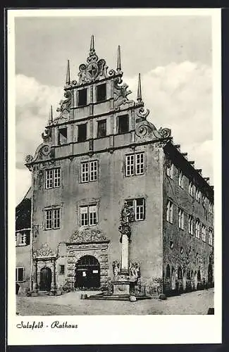 AK Sulzfeld / Main, Rathaus mit Denkmal