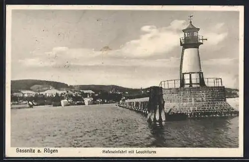 AK Sassnitz a. Rügen, Hafeneinfahrt mit Leuchtturm