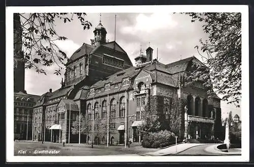 AK Kiel, Stadttheater mit Strassenpartie