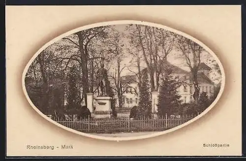 AK Rheinsberg-Mark, Partie am Schloss mit Denkmal