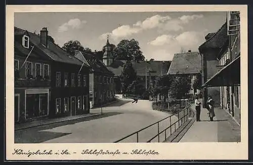 AK Königsbrück i. Sa., Schlossstrasse mit dem Schlosstor