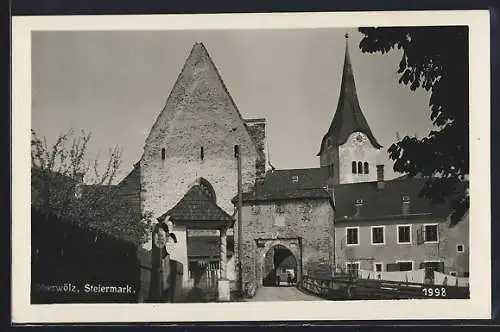 AK Oberwölz /Steiermark, Strassenpartie am Tor