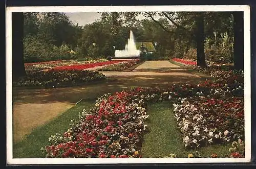 AK Dresden, Ausstellung Reichsgartenschau, das kleine Blumenparterre, mit Blick nach der Leuchtfontäne