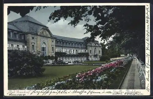 AK Bad Nenndorf, Blumenbeete am Grossen Badehaus