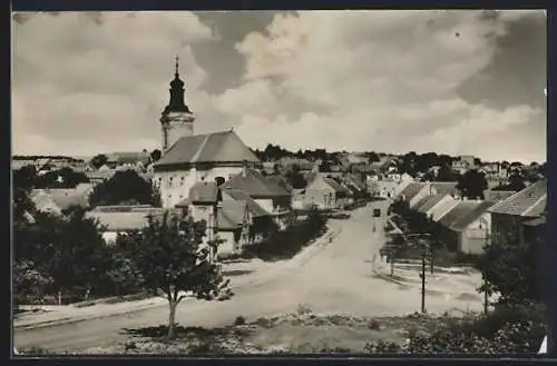 AK Cejkovice, Strassenpartie mit Kirche