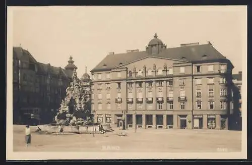 AK Brno, Strassenpartie mit Brunnen