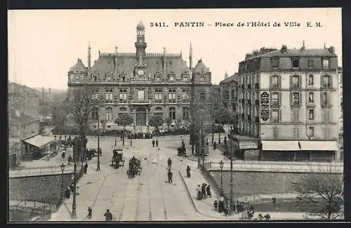 AK Pantin, Place de l`Hôtel de Ville avec animation urbaine