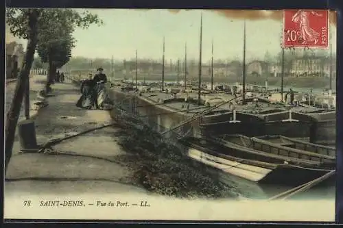 AK Saint-Denis, Vue du port avec bateaux amarrés et promeneurs