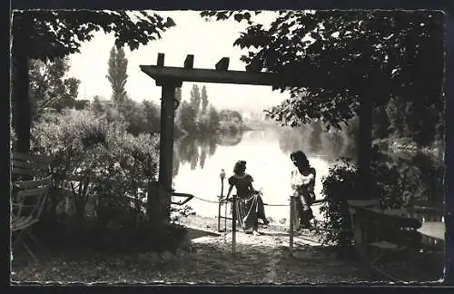 AK Gournay-sur-Marne, Vue depuis la terrasse sur la Marne et les coteaux de Noisy-le-Grand