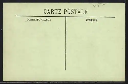 AK Saint-Denis, L`Hôtel de Ville et la Basilique en arrière-plan