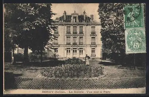 AK Bondy, La Mairie : Vue sur le Parc