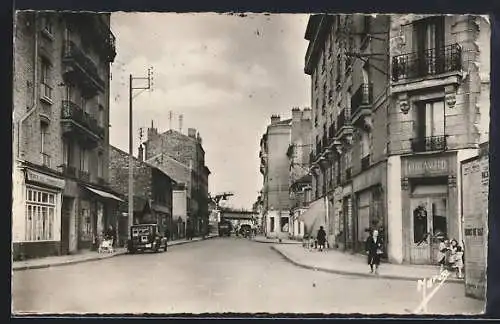 AK Villemomble, Grande Rue animée avec bâtiments et passants