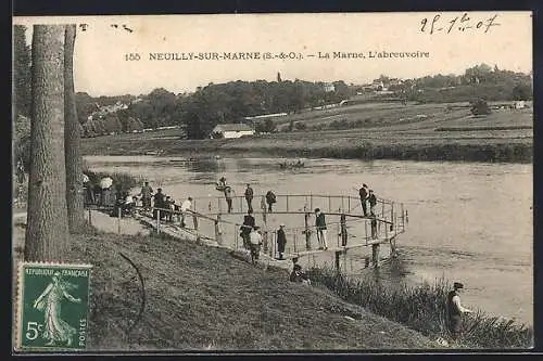 AK Neuilly-sur-Marne, La Marne, L`abreuvoir