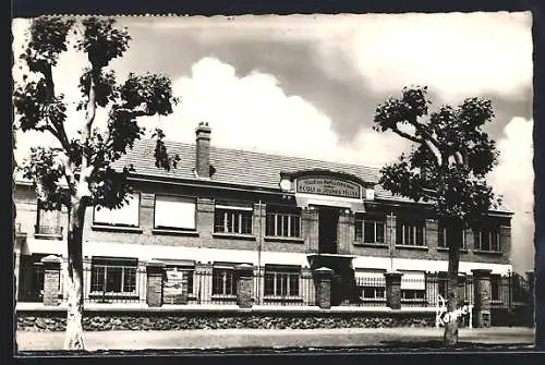 AK Pavillons-sous-Bois, École des Jeunes Filles et arbres en facade