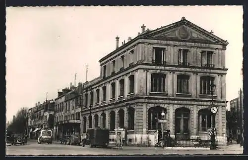 AK Montreuil-sous-Bois, L`Hôtel des Postes et la Caisse d`Épargne, rue de Paris