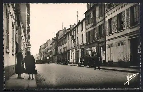 AK Montreuil-sous-Bois, Rue du Général Galliéni avec passants et bâtiments alignés