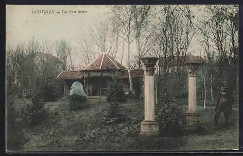 AK Gournay, La Sauleraie avec pavillon et colonnes dans un jardin boisé