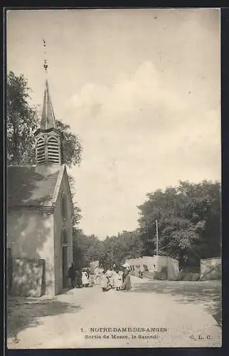 AK Notre-Dame-des-Anges, Sortie de messe le samedi