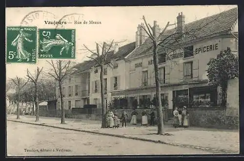 AK Vaujours, Rue de Meaux avec l`épicerie et l`hôtel en arrière-plan