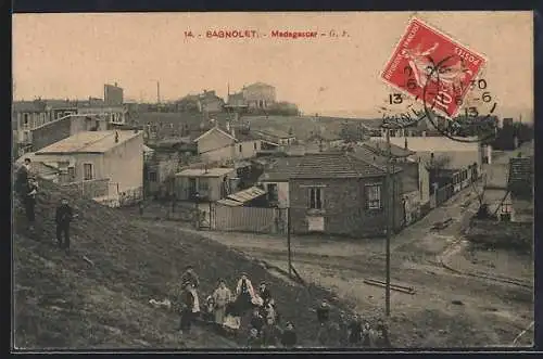 AK Bagnolet, Vue sur les maisons et personnes sur la colline