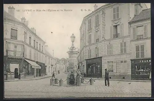 AK Livry, Rue de l`Église et la Mairie avec une fontaine au centre