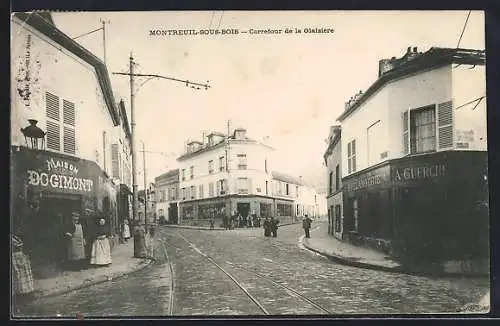 AK Montreuil-sous-Bois, Carrefour de la Galaisière avec commerces et passants