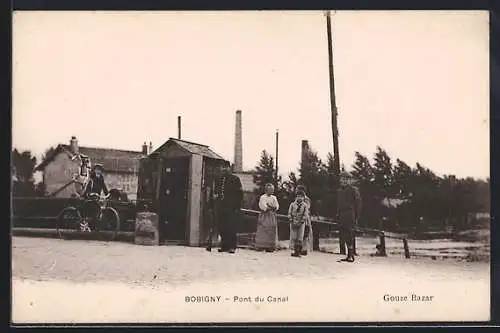 AK Bobigny, Pont du Canal et scène de rue animée avec habitants