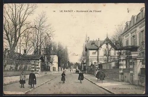 AK Le Raincy, Boulevard de l`Ouest avec passants et bâtiments historiques