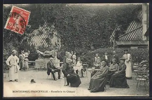 AK Montfermeil-Franceville, Hostellerie du Château avec invités dans le jardin