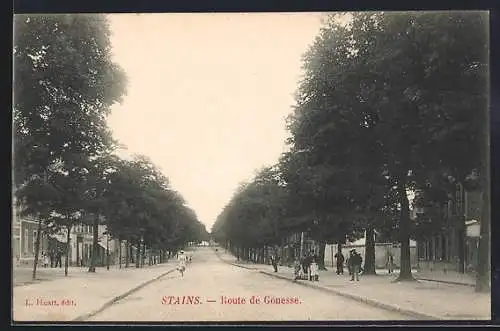 AK Stains, Route de Gonesse avec arbres alignés et passants