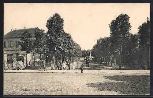 AK Stains, Place Yutry avec des arbres et des passants