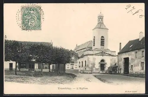 AK Tremblay, L`Église et place du village