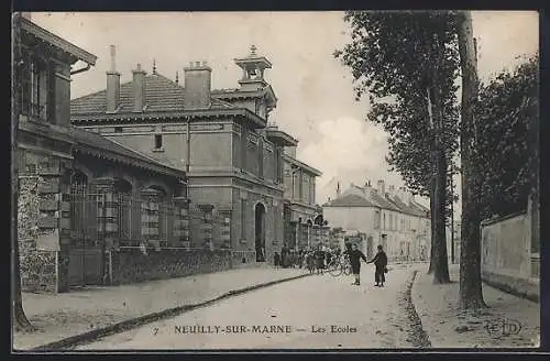 AK Neuilly-sur-Marne, Les Écoles