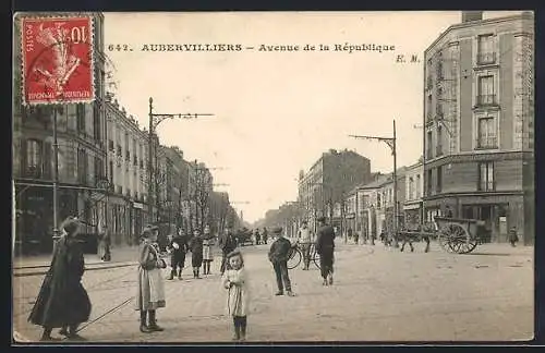 AK Aubervilliers, Avenue de la République avec piétons et charrette