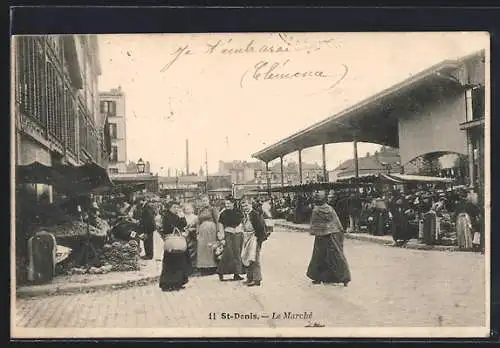 AK St-Denis, Le Marché animé avec foule et étals de vendeurs