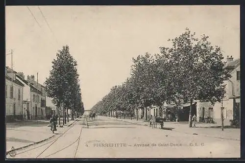 AK Pierrefitte, Avenue de Saint-Denis avec arbres alignés et passants