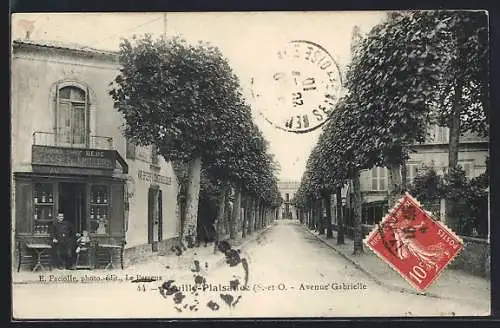 AK Neuilly-Plaisance, Avenue Gabrielle bordée d`arbres