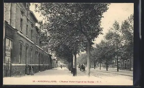 AK Aubervilliers, L`Avenue Victor Hugo et les Écoles