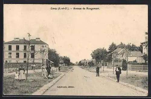 AK Livry, Avenue de Rougemont avec passants et bâtiments résidentiels