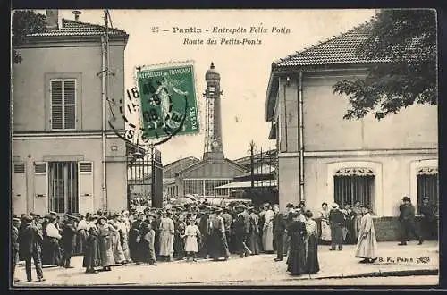 AK Pantin, Entrepôts Félix Potin Route des Petits-Ponts avec foule devant l`entrée