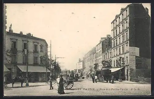 AK Pantin, Rue des Petits-Ponts avec charrettes et passants