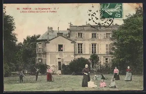 AK Pantin, La Seigneurie avec famille devant le château