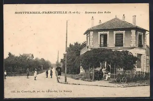 AK Montfermeil, Avenue des Arts avec passants et vélo devant une maison